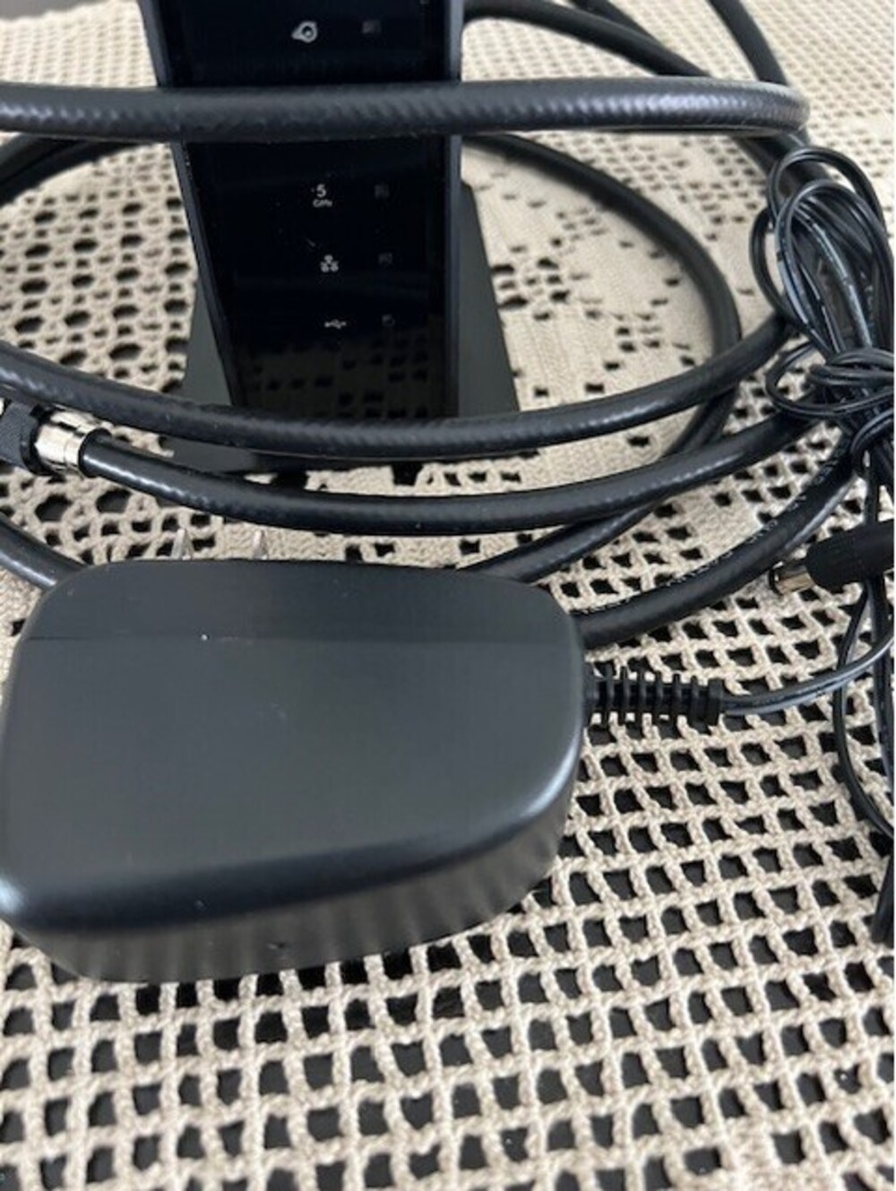NETGEAR Cable Modem with Built-in WiFi Router C6230 - Picture 6 of 7